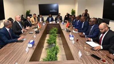 وزير الإسكان يعرض على نظيره الأنجولى التجربة العمرانية المصرية