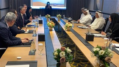 مصر تبحث مع مسئولين إمارتين فرص الاستثمار في السوق المحلي