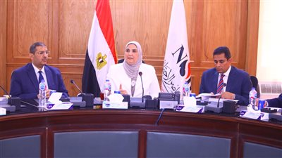 «وزيرة التضامن» تعقد اجتماعًا مع رؤساء قطاعات بنك ناصر الاجتماعي.. وتناقش خطط هيكلة البنك
