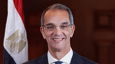  وزير «الإتصالات» يغادر إلى فرنسا للمشاركة في أعمال مؤتمر 