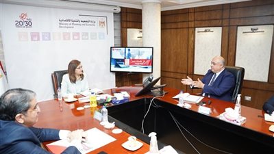 وزيرة التخطيط تتابع تطورات العمل بمراكز خدمات مصر والمراكز التكنولوجية المتنقلة