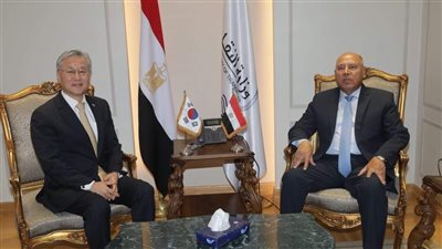 وزير النقل يبحث توطين صناعة قطارات المترو في مصر