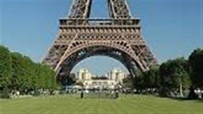 إخلاء برج إيفل  بعد  تهديد بوجود قنبلة