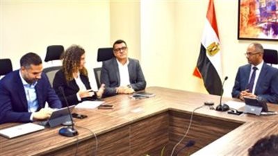 نائب وزير الإسكان يستقبل ممثلي البنك الأوروبي لإعادة الإعمار والتنمية