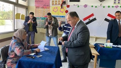 «وزير المالية» يدلي بصوته في الانتخابات الرئاسية 