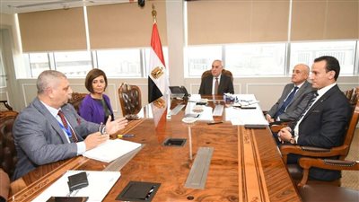 وزير الإسكان يستعرض التصميمات الداخلية لفندق منطقة سور مجرى العيون بالقاهرة