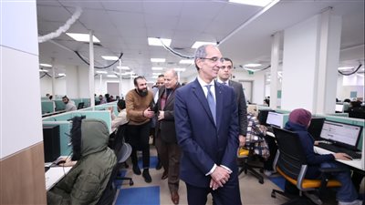 كيف شجع وزيرالاتصالات الشركات  في الصعيد علي تنمية أعمالها ؟..(صور)