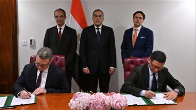 رئيس الوزراء يشهد توقيع اتفاقية تعاون بين «إيتيدا» و«شبكة المشرق العالمية» الإماراتية