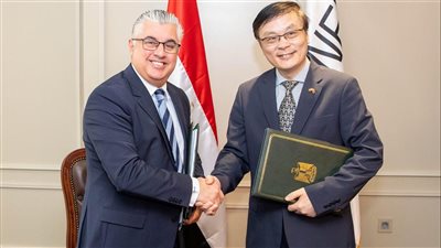 اقتصادية قناة السويس والصين يوقعان اتفاقية تعاون لإنشاء مركز للتدريب المهني  
