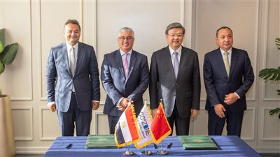 باستثمارات (297 مليون دولار) اقتصادية قناة السويس توقع عقدمشروع شين فينج الصينية 