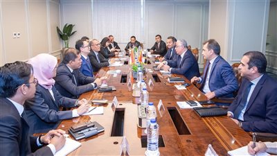 اقتصادية قناة السويس وأندونيسيايبحثان سبل التعاون فى مجالات الموانئ و الطاقة الخضراء 