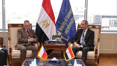 «مصر»و«تشيك» يبحثان فرص تعزيز التعاون فى مجالات التحول الرقمى والذكاء الاصطناعى 