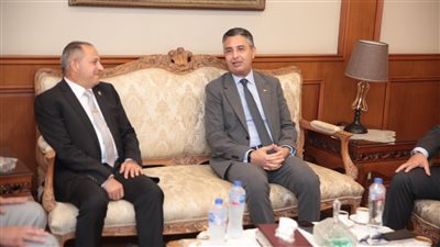 وزير التموين يلتقي محافظ بورسعيد ويتفقد صوامع الغلال بالمحافظة