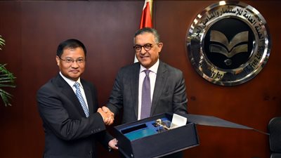 مسئولون صينيون: توجيهات القيادة الصينية بتحويل التقارب السياسي بيننا إلى مشروعات استثمارية