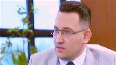 لماذا ارتفعت أرصدة البنك المركزي من الذهب؟.. خبير اقتصادي يوضح الأسباب