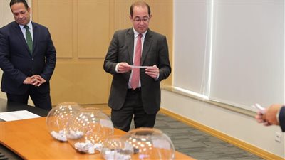 «كجوك» يشهد قرعة «تأشيرات الحج» للعاملين بوزارة «المالية»