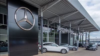 مرسيدس-بنز تخفض عدد الموظفين وتقلص زيادات الأجور ضمن خطة لخفض التكاليف