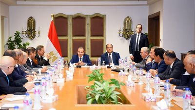 وزير الخارجية يلتقي مع قيادات الإعلام الوطني لتعزيز الرسائل الوطنية