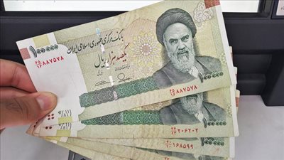 البنك المركزي الإيراني يصدر عملة جديدة بقيمة 200 ألف تومان
