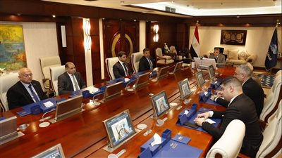 رئيس هيئة قناة السويس يبحث تأثير تطورات البحر الأحمر