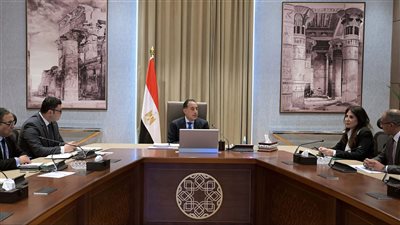 رئيس الوزراء يتابع جهود الحكومة في ملف تحلية مياه البحر