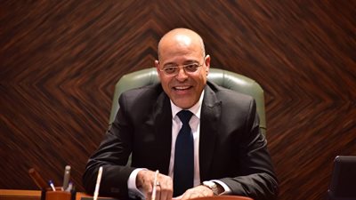 وزير العمل: إجازة مدفوعة الأجر للعاملين بالقطاع الخاص يومي الإثنين والخميس المقبلين