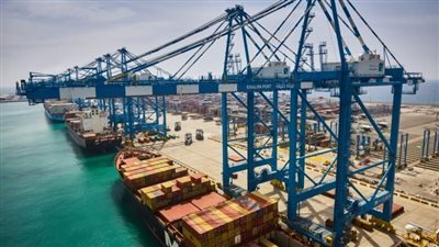 باستثمارات 1.7 مليون دولار.. المنطقة الاقتصادية لقناة السويس توقع مشروعًا لإنتاج مواد التعبئة والتغليف بالسخنة