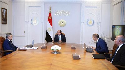 السيسي يتابع تطورات قناة السويس ويوجّه بتعزيز الصناعات البحرية وخلق فرص عمل