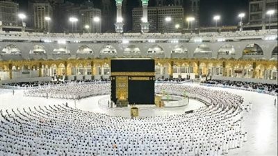 وزير السياحة يعتمد ضوابط موسم عمرة 1447 هـ لضمان تنظيم محكم 