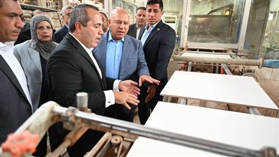 باستثمارات 3 مليار جنيه.. وزير الصناعة يتفقد «جلفا ميتال» بالعبور