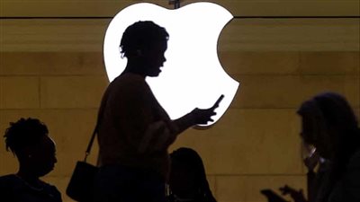 ضغوط تدفع لندن للتراجع عن مطالبتها “آبل” بفتح باب خلفي لتشفير البيانات