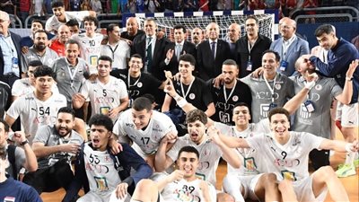 وزير الرياضة يهنئ منتخب شباب اليد بالتأهل لربع نهائي بطولة العالم