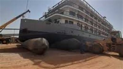 إنزال الفندق العائم “أوجيني” بأسوان ضمن توسعات الشركة البورسعيدية للأعمال البحرية