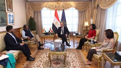 وزير الاتصالات يبحث مع سفير الهند تعزيز التعاون فى مجالات التعهيد
