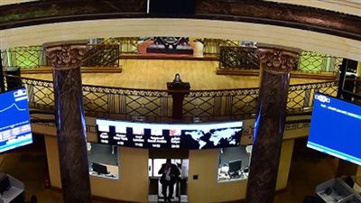 تعاملات العرب والأجانب تسجل صافي بيع 1.4 مليار جنيه في البورصة 