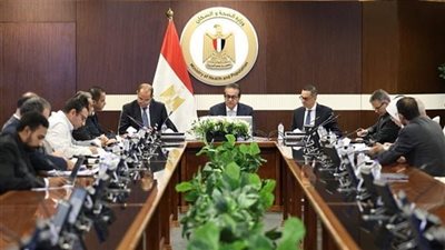 اجتماع وزاري لمناقشة تيسير الإفراج عن سيارات ذوي الإعاقة