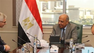 وزير الكهرباء يبحث مع شركة “ABB” العالمية تعزيز التعاون لتطوير الشبكة الكهربائية