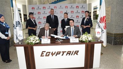  مصر للطيران تتعاون مع هواوي لتعزيز مزايا السفر والتحول الرقمي في مصر 