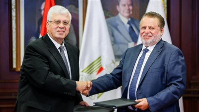  المركزي والتعليم العالي يوقعان بروتوكولي تعاون لتوفير منح جامعية للطلاب المتفوقين 
