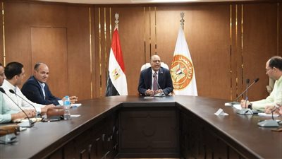 وزير العمل: لا تهاون مع تشغيل الأجانب بدون تصاريح.. وغرامات تصل إلى 100 ألف جنيه