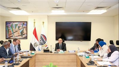 وزير قطاع الأعمال يتابع مشروعات تطوير الفنادق التاريخية والتوسع السياحي بالمحافظات