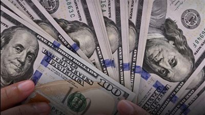 بنك الكويت الوطني يتوقع تراجع الجنيه المصري خلال 2026