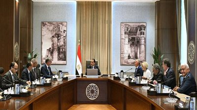 مدبولي يستعرض خطة استثمارات شركة “إيني” الإيطالية في مصر