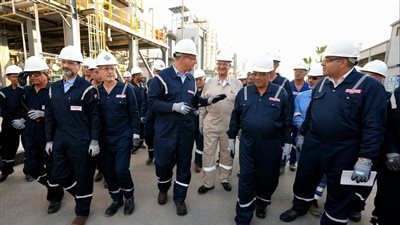 وزير البترول يتفقد مشروعات التطوير وزيادة الإنتاج بشركة العامرية لتكرير البترول بالإسكندرية