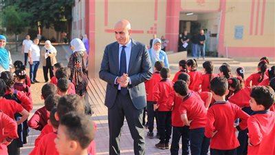 وزير التربية والتعليم يجري جولة مفاجئة بعدد من مدارس الغربية 