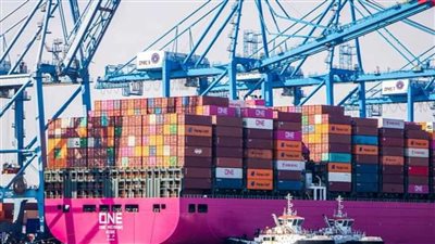 تراجع محدود في أداء قناة السويس.. والقطاع النفطي يبدأ التعافي