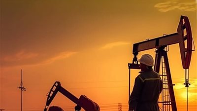 «البترول» تعلن زيادة إنتاج منطقتي «إيريس» و«أركاديا ويست» إلى 12 ألف برميل يوميًا بالصحراء الغربية