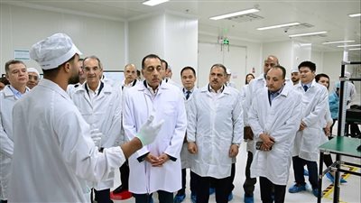 مدبولي يفتتح مصنع “أوبو” لتصنيع الهواتف المحمولة