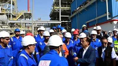 رئيس الوزراء يفتتح مشروع استرجاع الغازات بشركة 