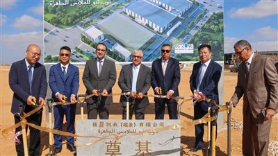 رئيس اقتصادية قناة السويس ونائب محافظ الإسماعيلية يشهدان وضع حجر